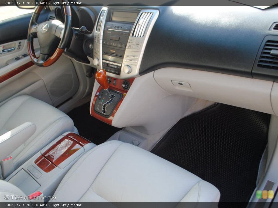 Light Gray Interior Photo for the 2006 Lexus RX 330 AWD #41142751