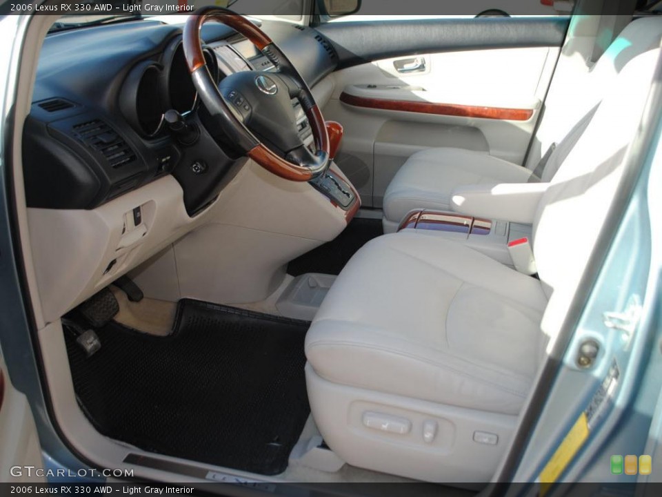Light Gray Interior Photo for the 2006 Lexus RX 330 AWD #41142763