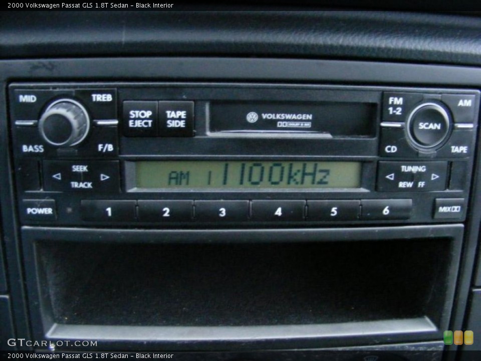 Black Interior Controls for the 2000 Volkswagen Passat GLS 1.8T Sedan #41148667