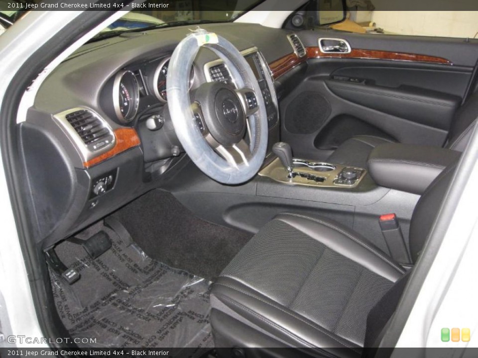 Black Interior Photo for the 2011 Jeep Grand Cherokee Limited 4x4 #41148871