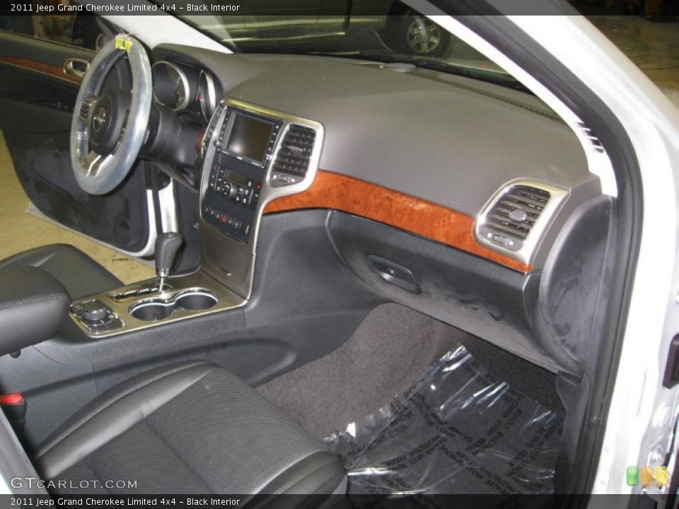Black Interior Photo for the 2011 Jeep Grand Cherokee Limited 4x4 #41149039