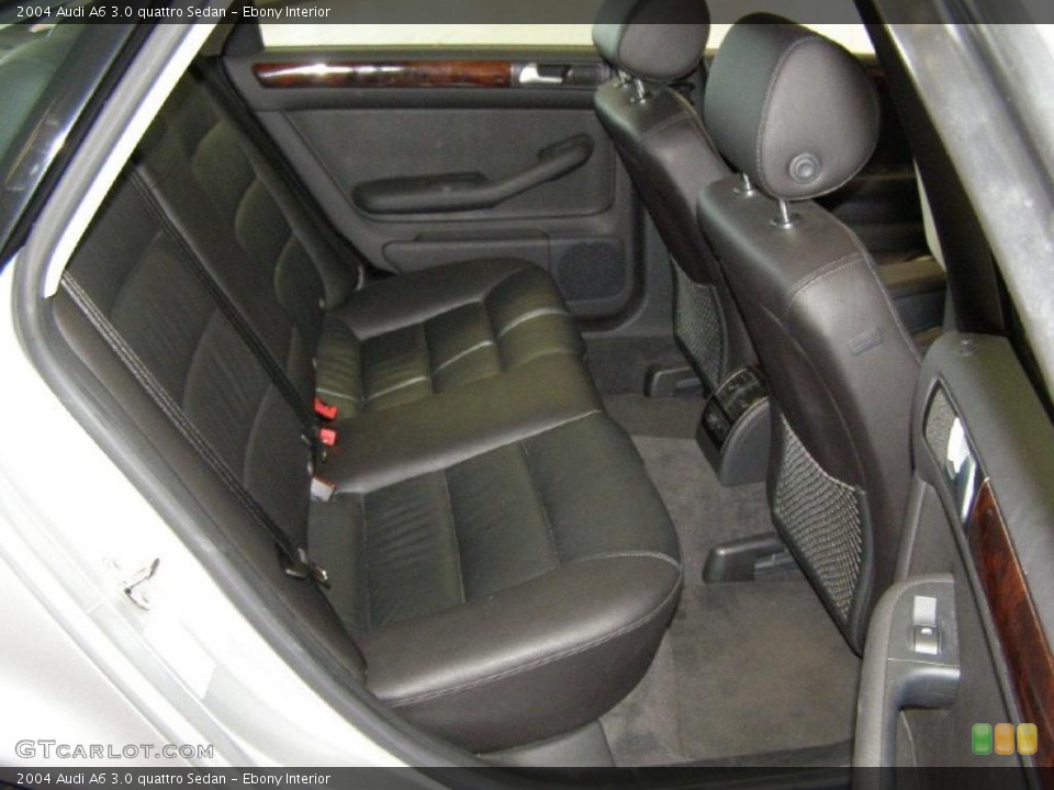Ebony Interior Photo for the 2004 Audi A6 3.0 quattro Sedan #41149543