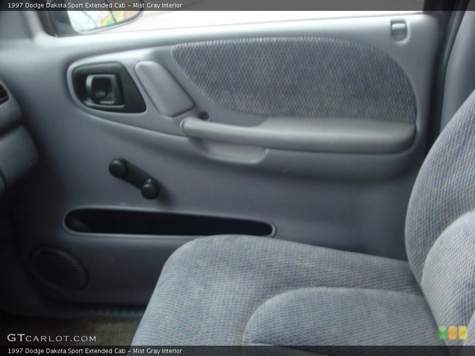 Mist Gray Interior Photo for the 1997 Dodge Dakota Sport Extended Cab #41152080