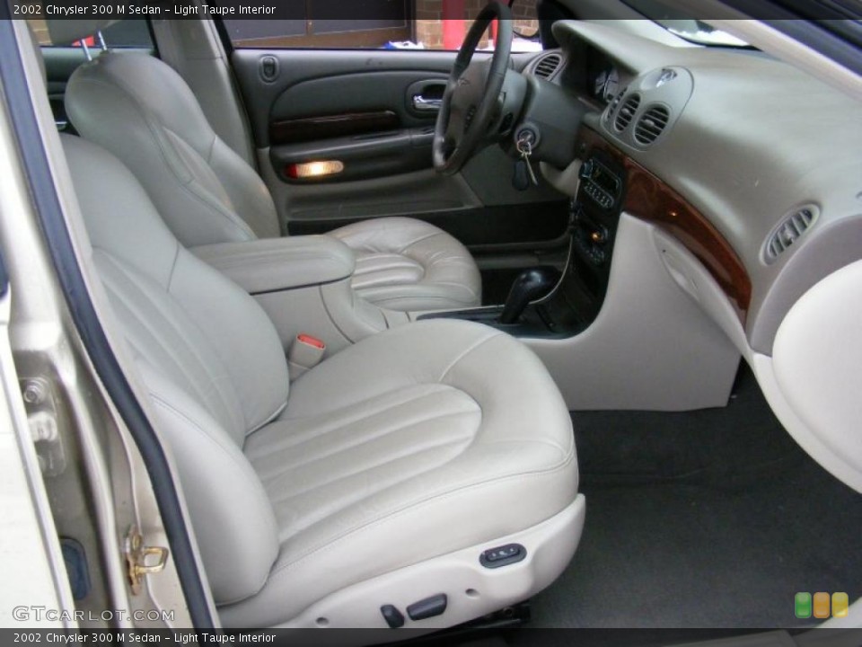 Light Taupe Interior Photo for the 2002 Chrysler 300 M Sedan #41152704