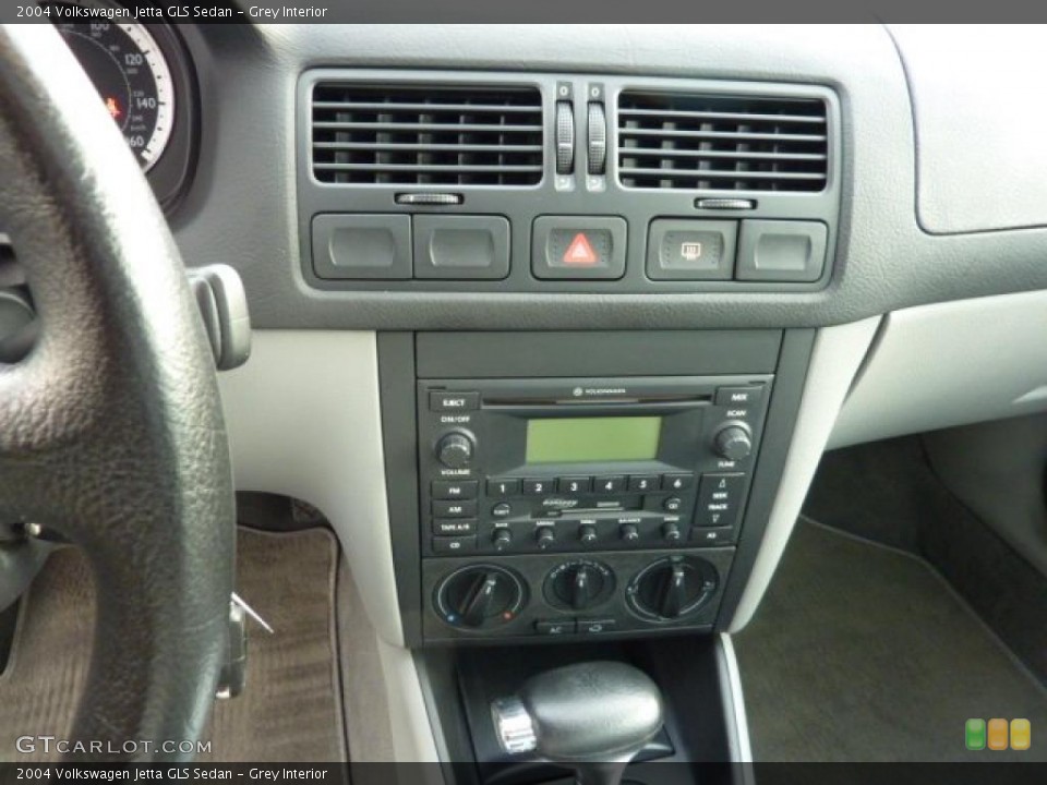 Grey Interior Controls for the 2004 Volkswagen Jetta GLS Sedan #41153220