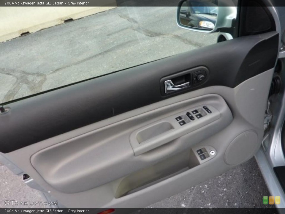 Grey Interior Door Panel for the 2004 Volkswagen Jetta GLS Sedan #41153320
