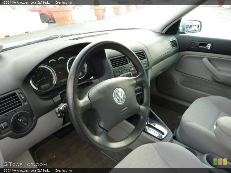 Grey Interior Photo for the 2004 Volkswagen Jetta GLS Sedan #41153332
