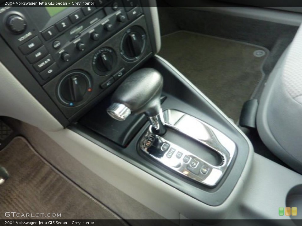Grey Interior Transmission for the 2004 Volkswagen Jetta GLS Sedan #41153340