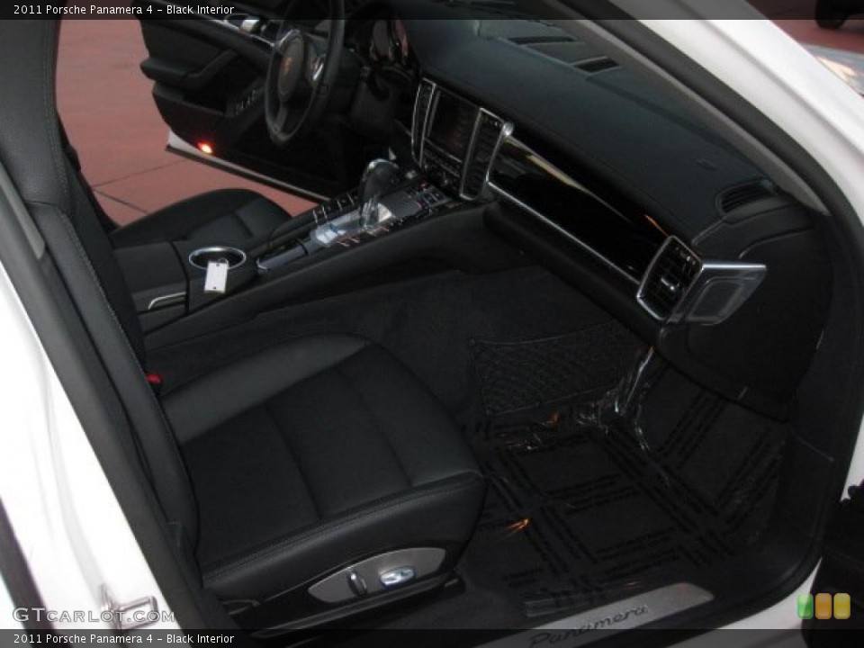 Black Interior Photo for the 2011 Porsche Panamera 4 #41172430