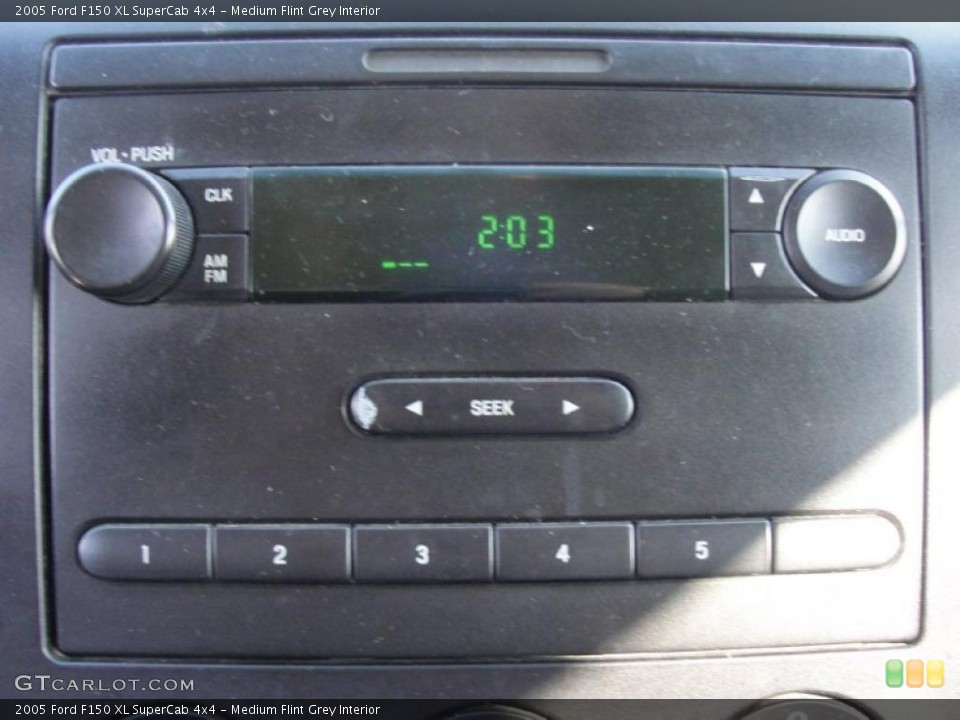 Medium Flint Grey Interior Controls for the 2005 Ford F150 XL SuperCab 4x4 #41172686