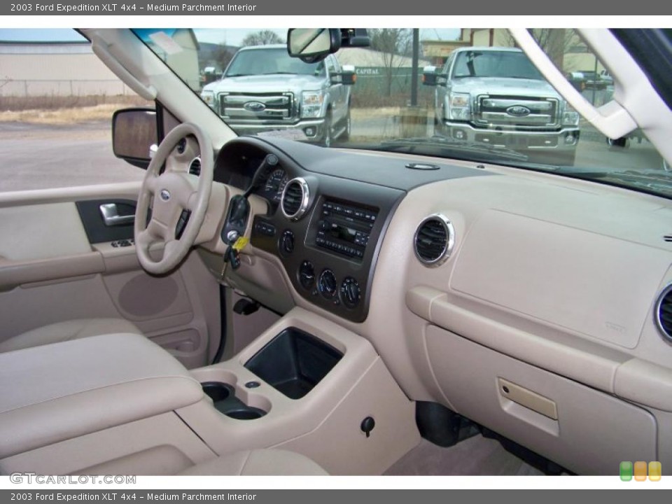 Medium Parchment Interior Photo for the 2003 Ford Expedition XLT 4x4 #41175318