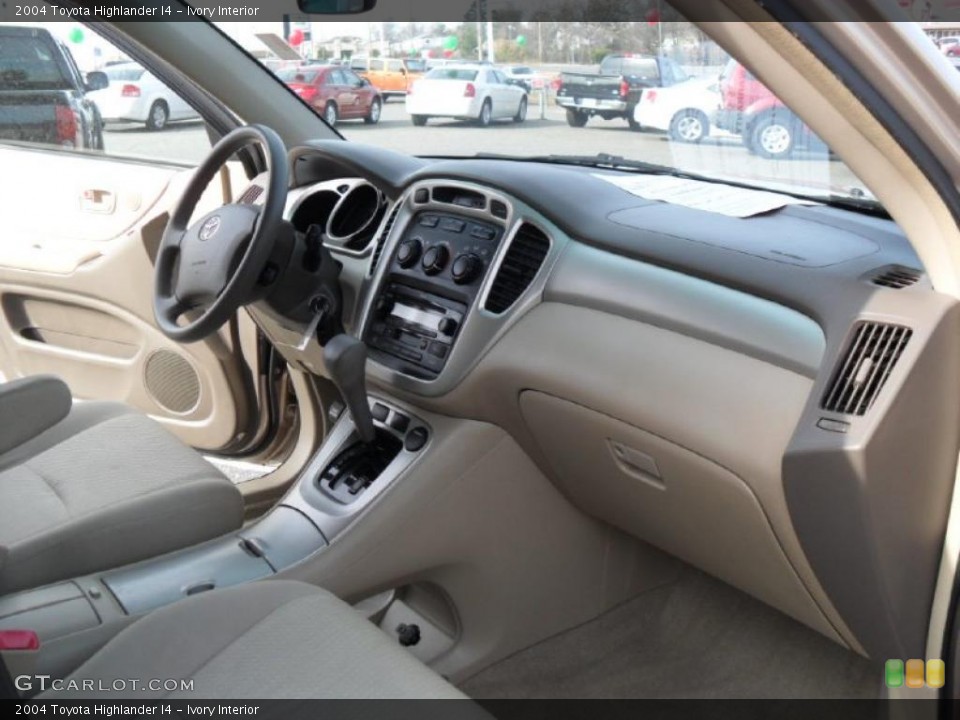 Ivory Interior Photo for the 2004 Toyota Highlander I4 #41178374