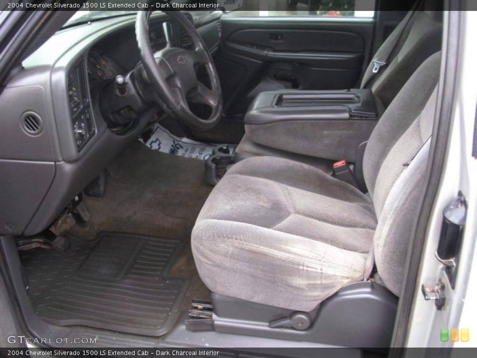 Dark Charcoal Interior Photo for the 2004 Chevrolet Silverado 1500 LS Extended Cab #41196258