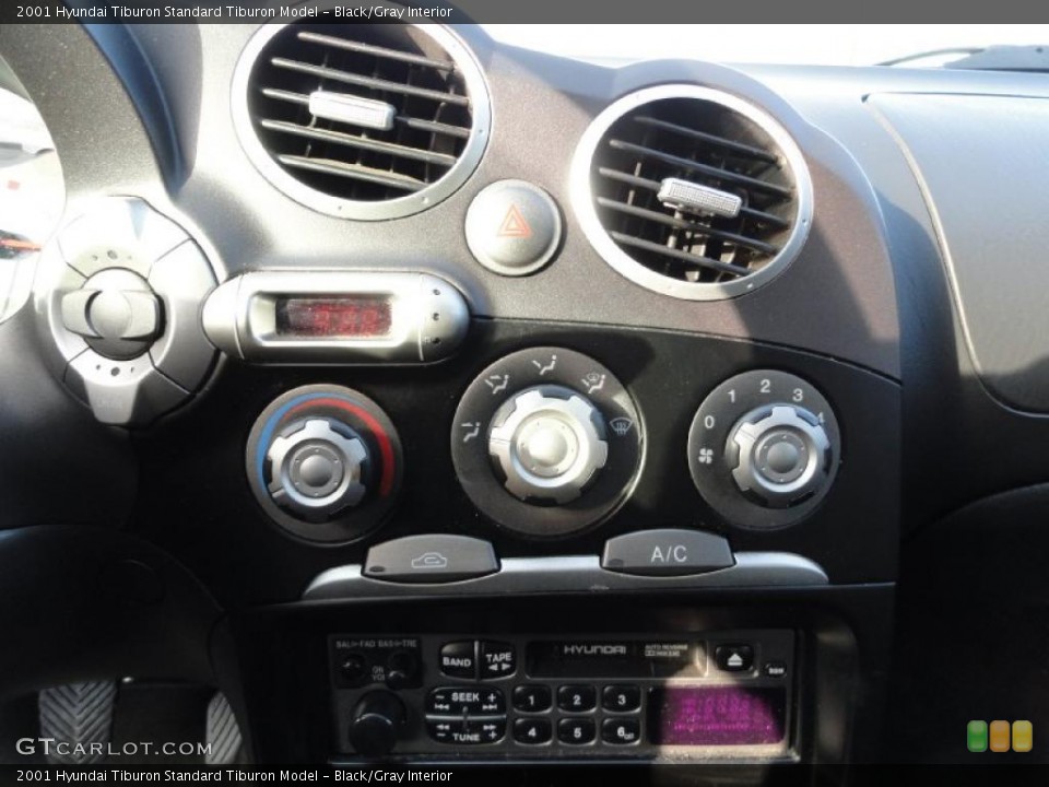 Black/Gray Interior Controls for the 2001 Hyundai Tiburon  #41198846