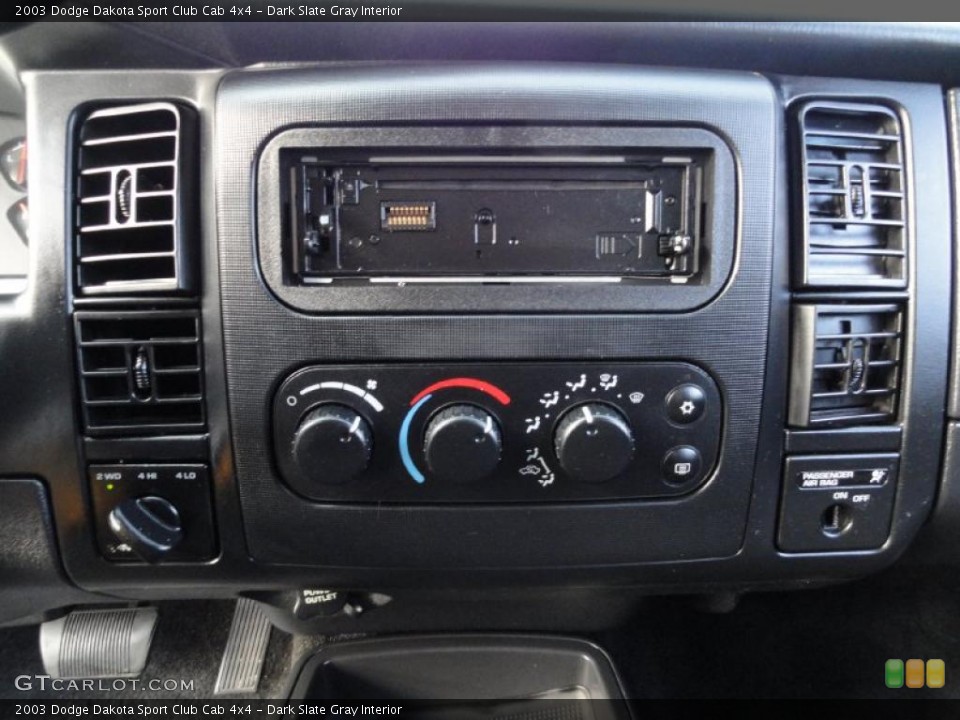 Dark Slate Gray Interior Controls for the 2003 Dodge Dakota Sport Club Cab 4x4 #41199346