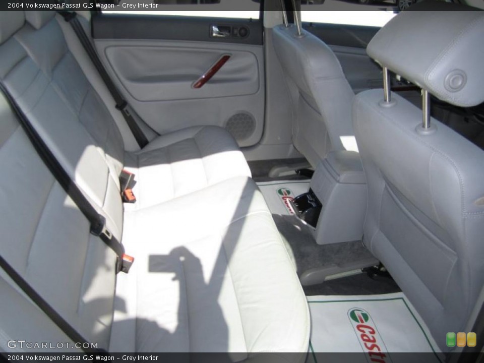 Grey Interior Photo for the 2004 Volkswagen Passat GLS Wagon #41200858