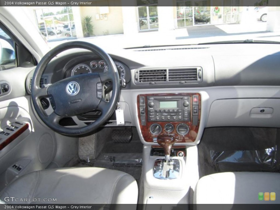 Grey Interior Dashboard for the 2004 Volkswagen Passat GLS Wagon #41200874