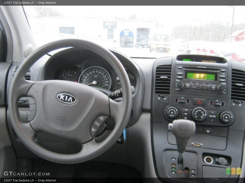Gray Interior Photo for the 2007 Kia Sedona LX #41200930