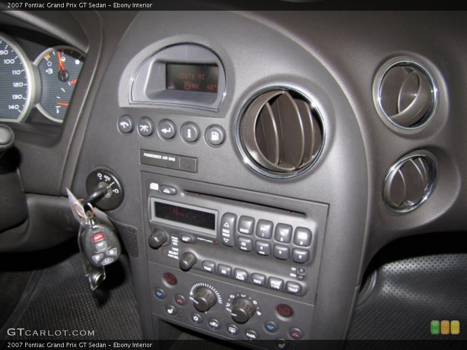 Ebony Interior Controls for the 2007 Pontiac Grand Prix GT Sedan #41207106