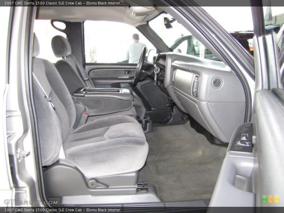 Ebony Black Interior Photo for the 2007 GMC Sierra 1500 Classic SLE Crew Cab #41207990