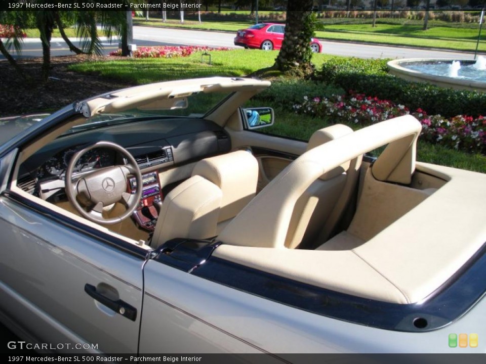 Parchment Beige Interior Photo for the 1997 Mercedes-Benz SL 500 Roadster #41215819