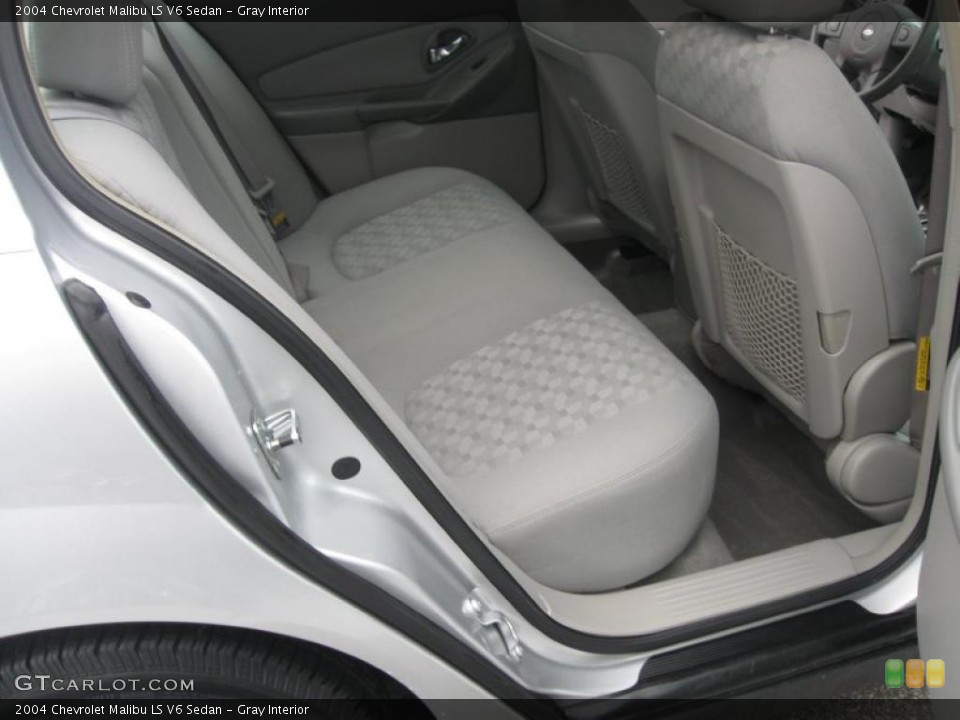 Gray Interior Photo for the 2004 Chevrolet Malibu LS V6 Sedan #41228059