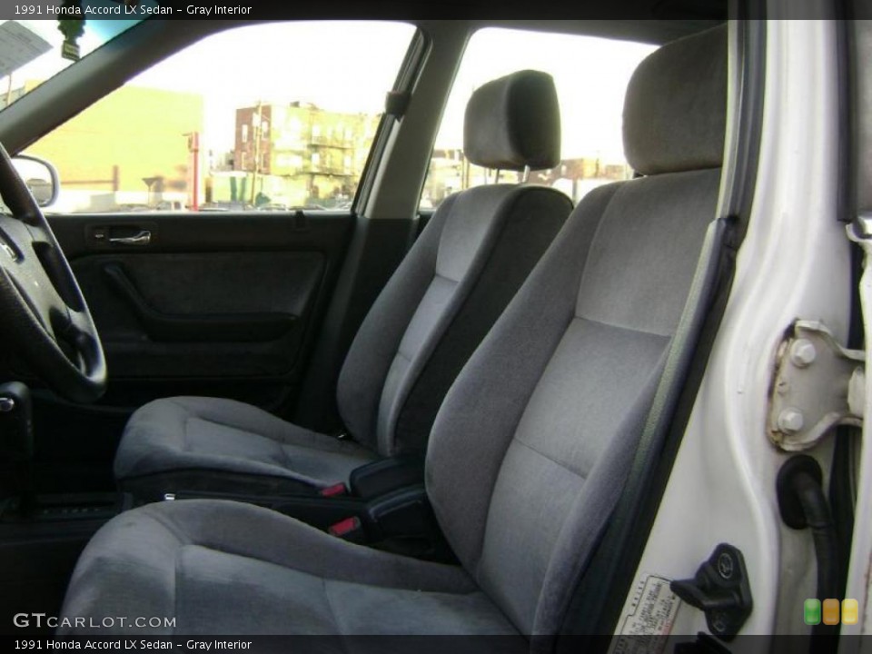 Gray Interior Photo for the 1991 Honda Accord LX Sedan #41247957