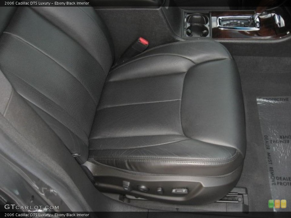 Ebony Black Interior Photo for the 2006 Cadillac DTS Luxury #41253521