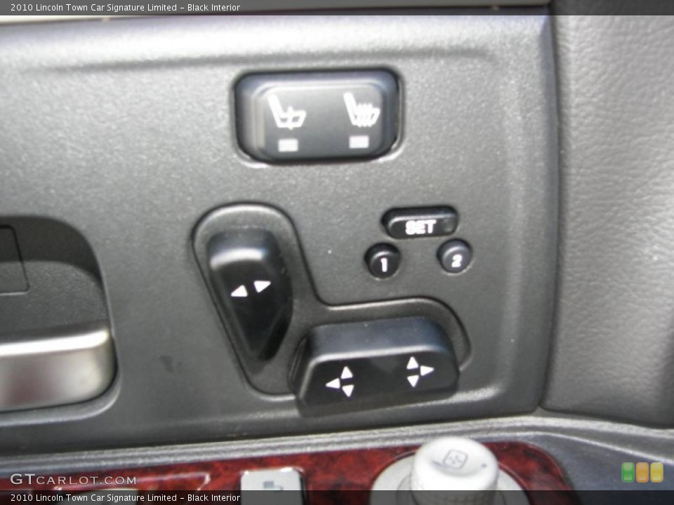 Black Interior Controls for the 2010 Lincoln Town Car Signature Limited #41255613