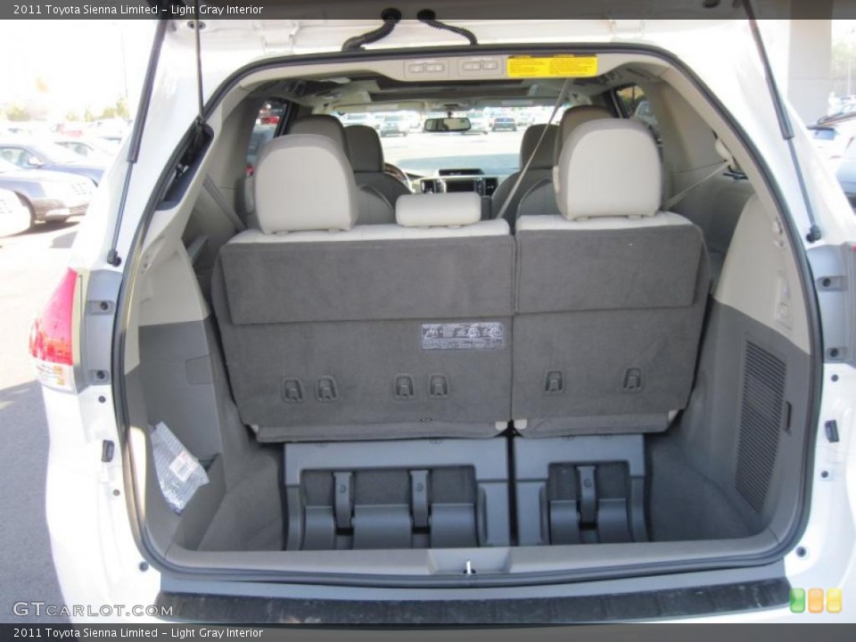 Light Gray Interior Photo for the 2011 Toyota Sienna Limited #41255649