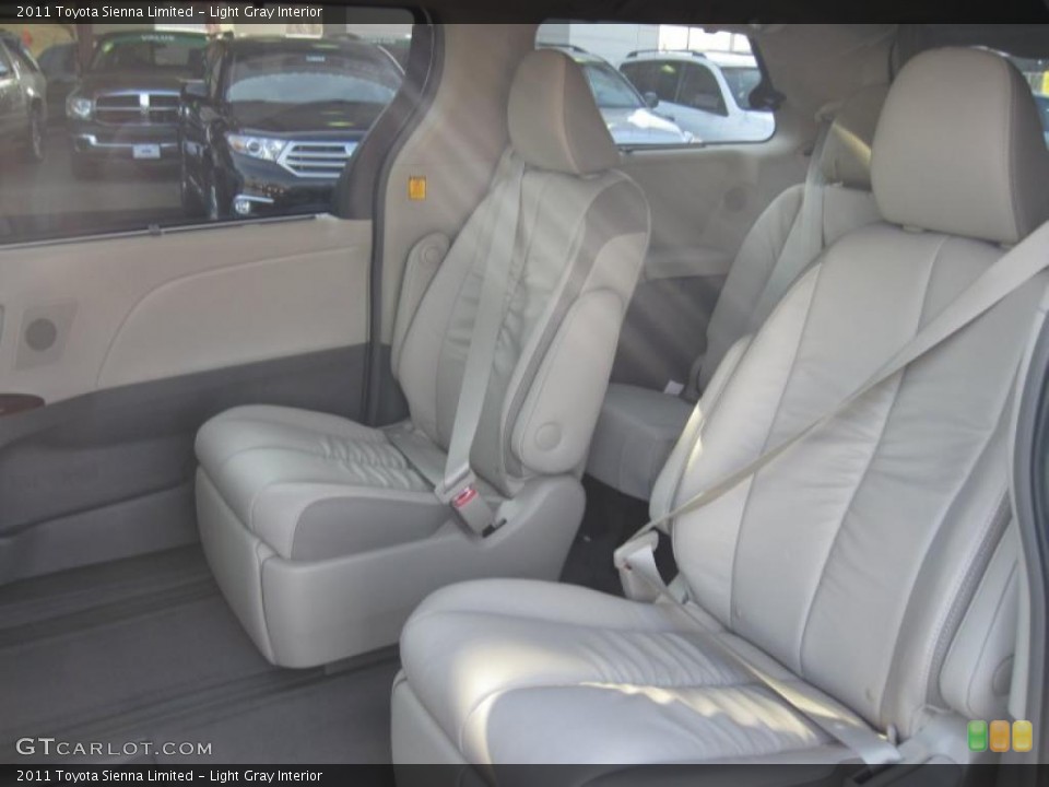 Light Gray Interior Photo for the 2011 Toyota Sienna Limited #41255665
