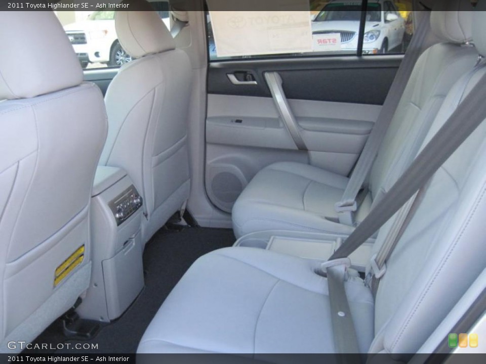 Ash Interior Photo for the 2011 Toyota Highlander SE #41255921