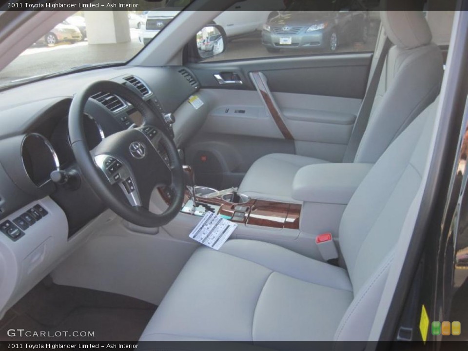 Ash Interior Photo for the 2011 Toyota Highlander Limited #41256749