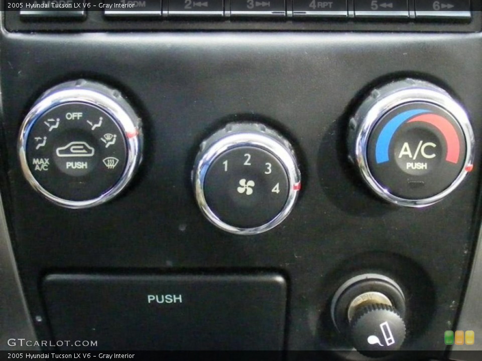 Gray Interior Controls for the 2005 Hyundai Tucson LX V6 #41258453