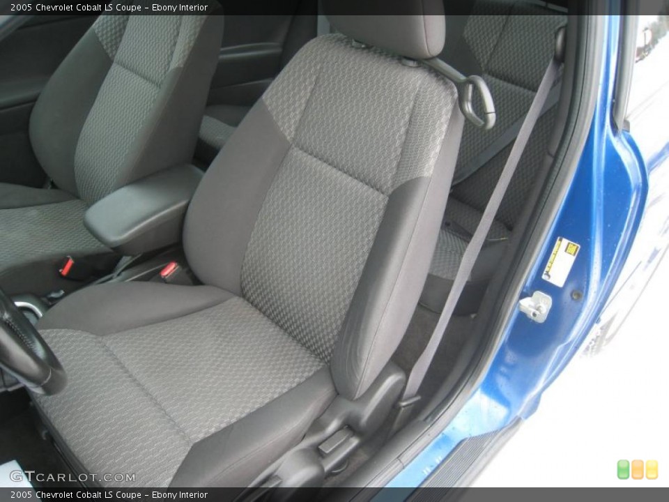 Ebony Interior Photo for the 2005 Chevrolet Cobalt LS Coupe #41262577
