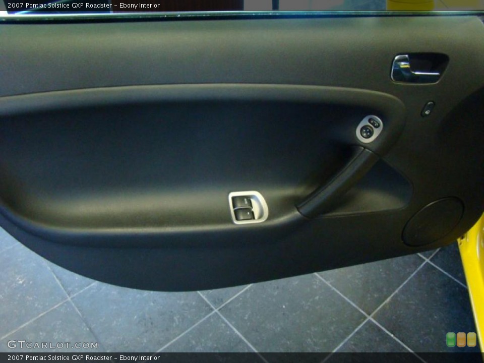 Ebony Interior Door Panel for the 2007 Pontiac Solstice GXP Roadster #41270397