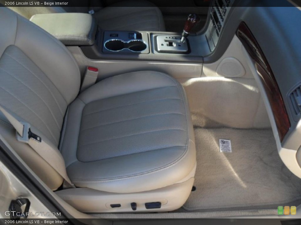 Beige Interior Photo for the 2006 Lincoln LS V8 #41275933