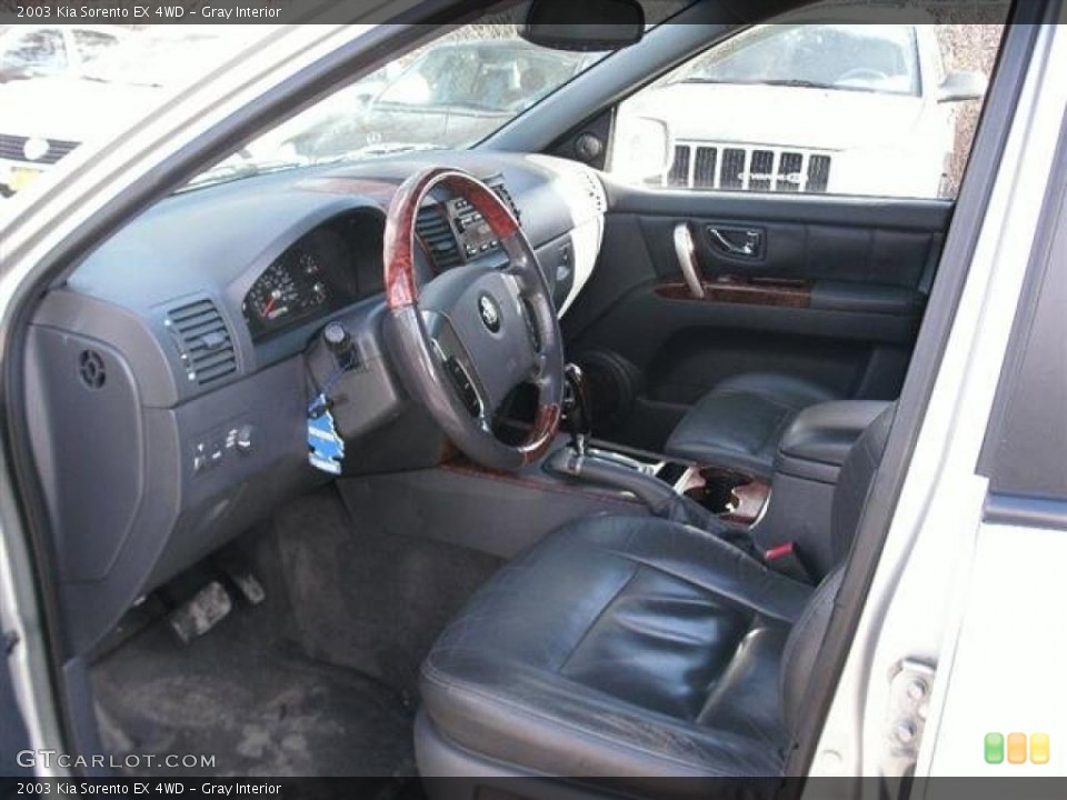 Gray Interior Photo for the 2003 Kia Sorento EX 4WD #41299287