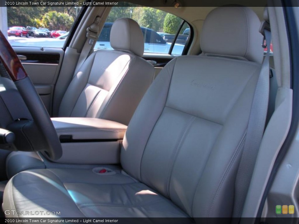 Light Camel Interior Photo for the 2010 Lincoln Town Car Signature Limited #41307163