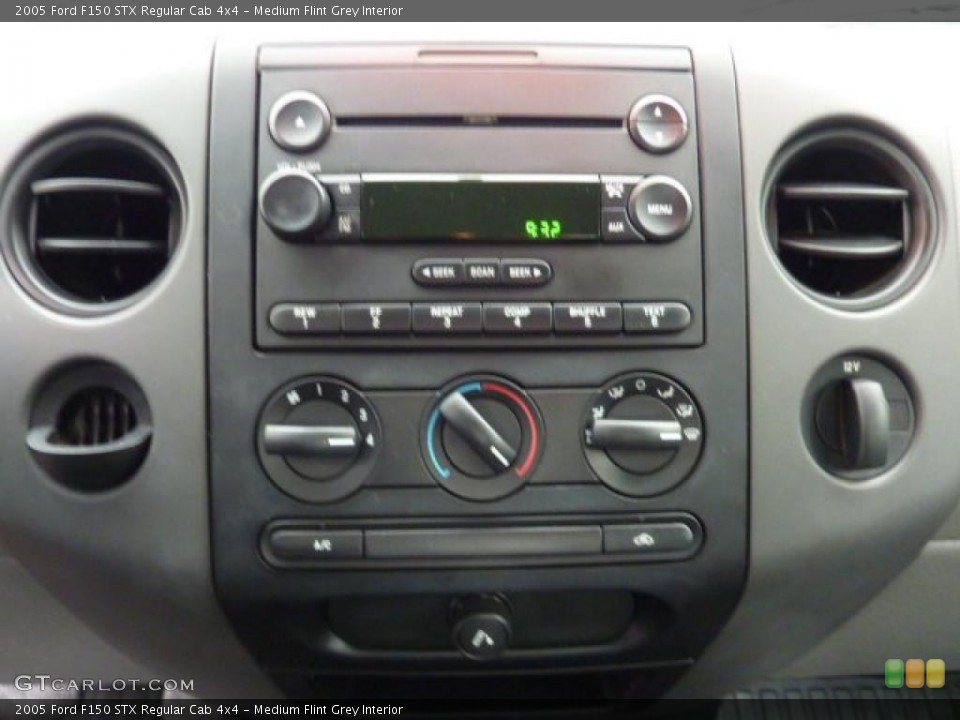 Medium Flint Grey Interior Controls for the 2005 Ford F150 STX Regular Cab 4x4 #41319374