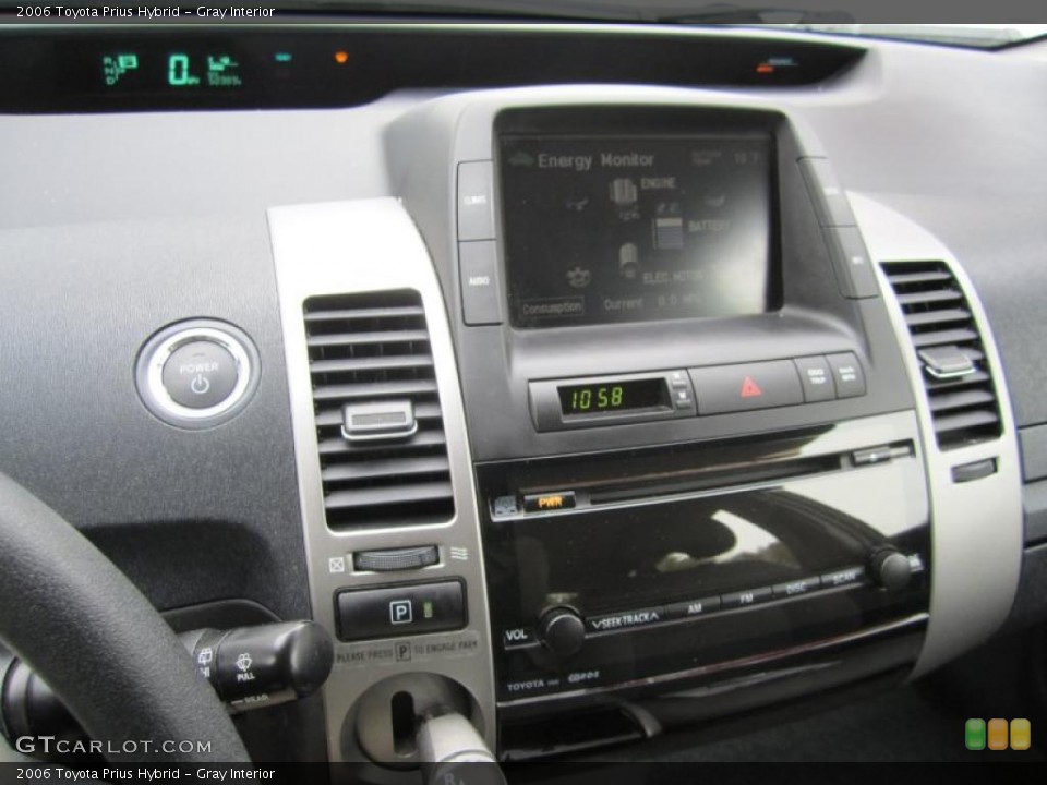 Gray Interior Controls for the 2006 Toyota Prius Hybrid #41321350