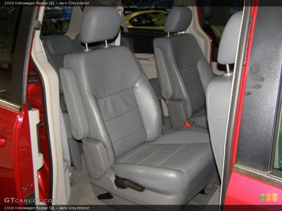Aero Grey Interior Photo for the 2009 Volkswagen Routan SEL #41346392