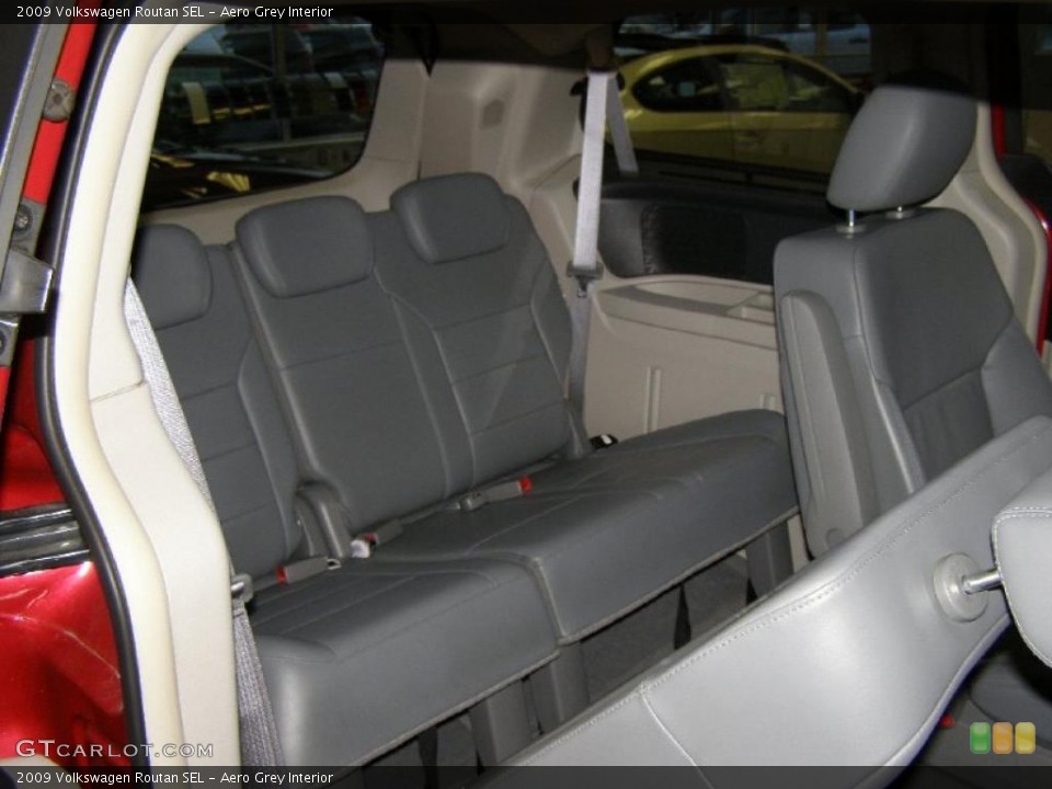 Aero Grey Interior Photo for the 2009 Volkswagen Routan SEL #41346411