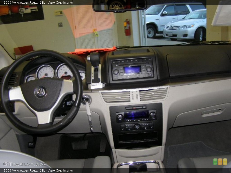 Aero Grey Interior Dashboard for the 2009 Volkswagen Routan SEL #41346511