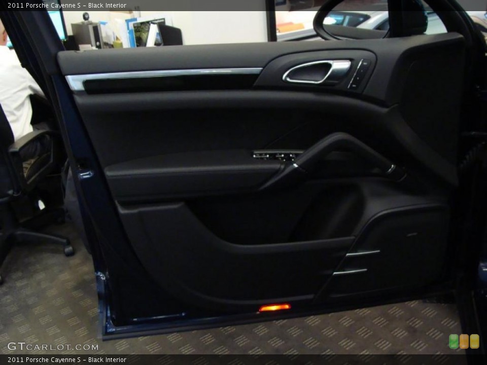 Black Interior Door Panel for the 2011 Porsche Cayenne S #41349851