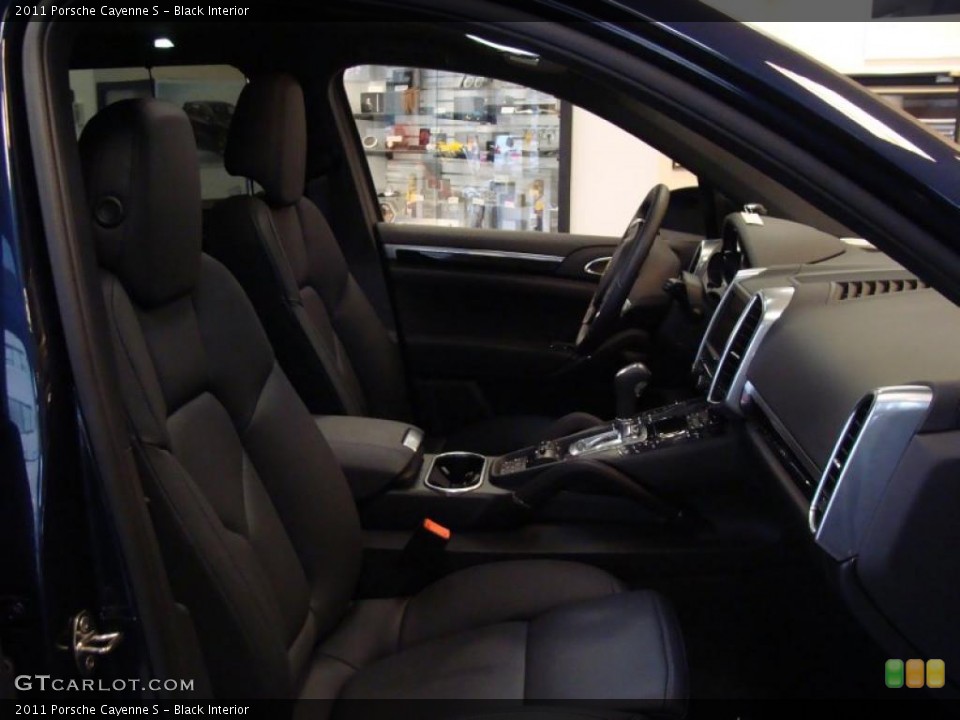 Black Interior Photo for the 2011 Porsche Cayenne S #41349883