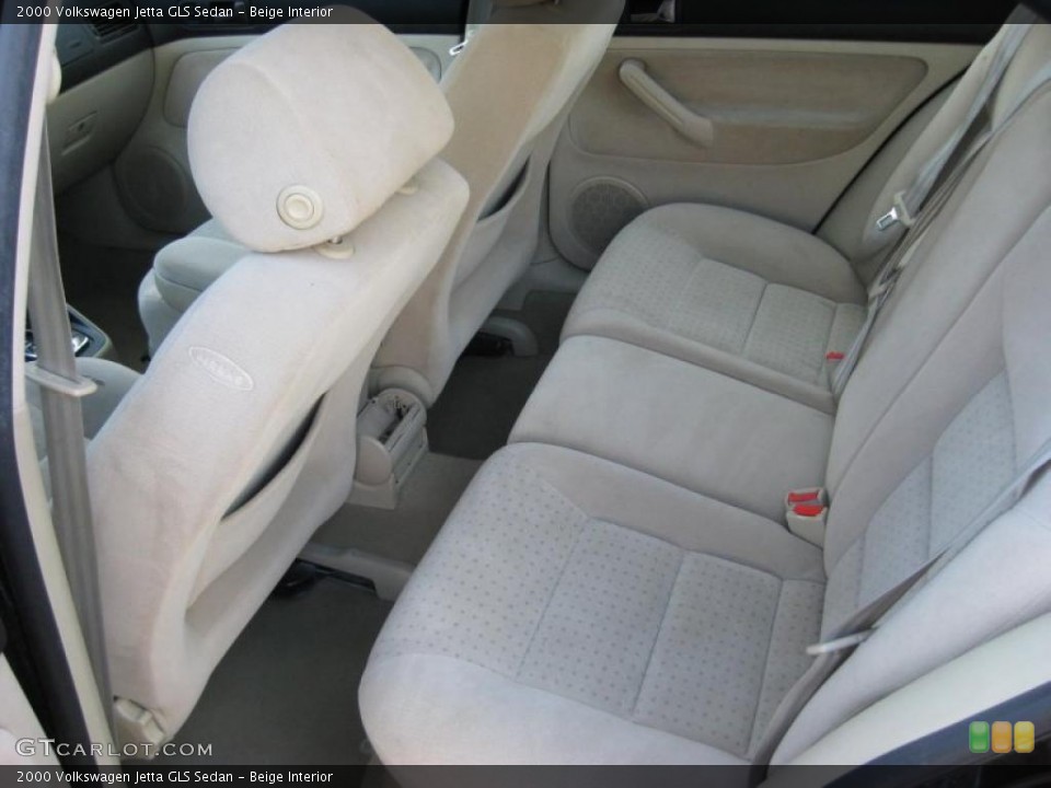 Beige Interior Photo for the 2000 Volkswagen Jetta GLS Sedan #41353127