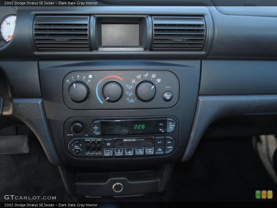 Dark Slate Gray Interior Controls for the 2002 Dodge Stratus SE Sedan #41357251