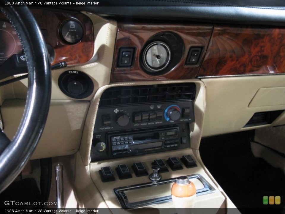 Beige Interior Controls for the 1988 Aston Martin V8 Vantage Volante #4137395