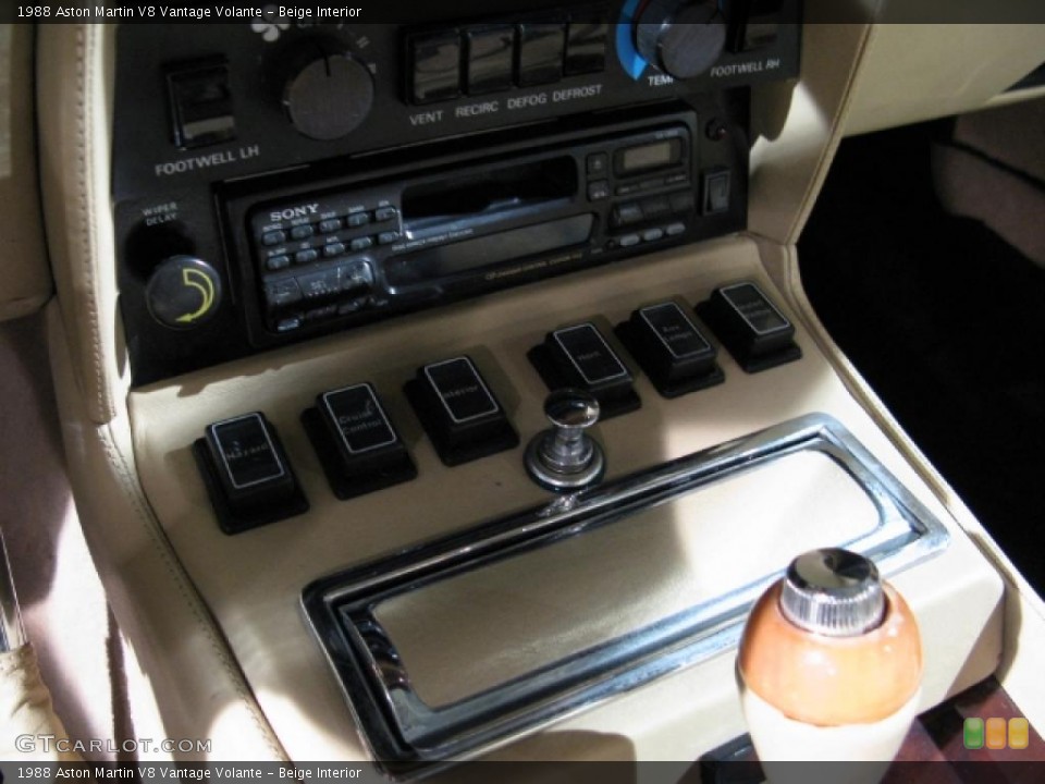 Beige Interior Controls for the 1988 Aston Martin V8 Vantage Volante #4137405